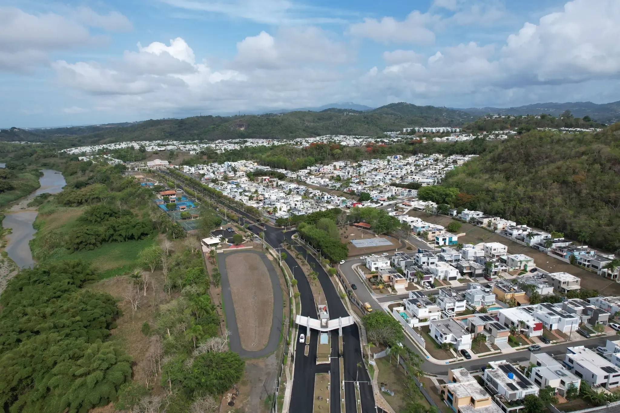 Vista aérea del Complejo Encantada, en Trujillo Alto